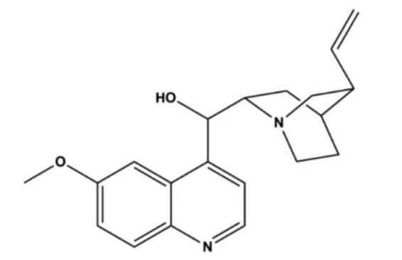 Formule topologique de la quinine : un cycle quinoléine portant un groupe méthoxy O-CH3 et, en position 4, un carbone tétraédrique qui porte un groupe hydroxyle OH ; ce carbone est lié à un système bicyclique azoté (quinuclidine) qui porte un groupe vinyle CH=CH2.