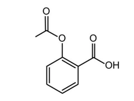 Formule topologique de l'aspirine : un cycle benzénique qui porte, sur deux carbones voisins, d'une part un carbone doublement lié à un oxygène et lié à un groupe OH, d'autre part un oxygène lié à un carbone qui porte un oxygène doublement lié et un groupe méthyle.